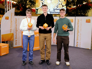 Die Gute Form 2025, Siegerbild: (v.l.) Lena Schulz (2. Platz), Benedikt Kordaß (1. Platz), Laurenz Fahle (3. Platz)