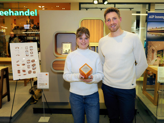 Die Gute Form 2025, Platz 2: Lena Schulz, "Clu" Systemmöbel in Nussbaum und HPL. Ausbildungsbetrieb: Möbelwerkstätten Härtig GmbH